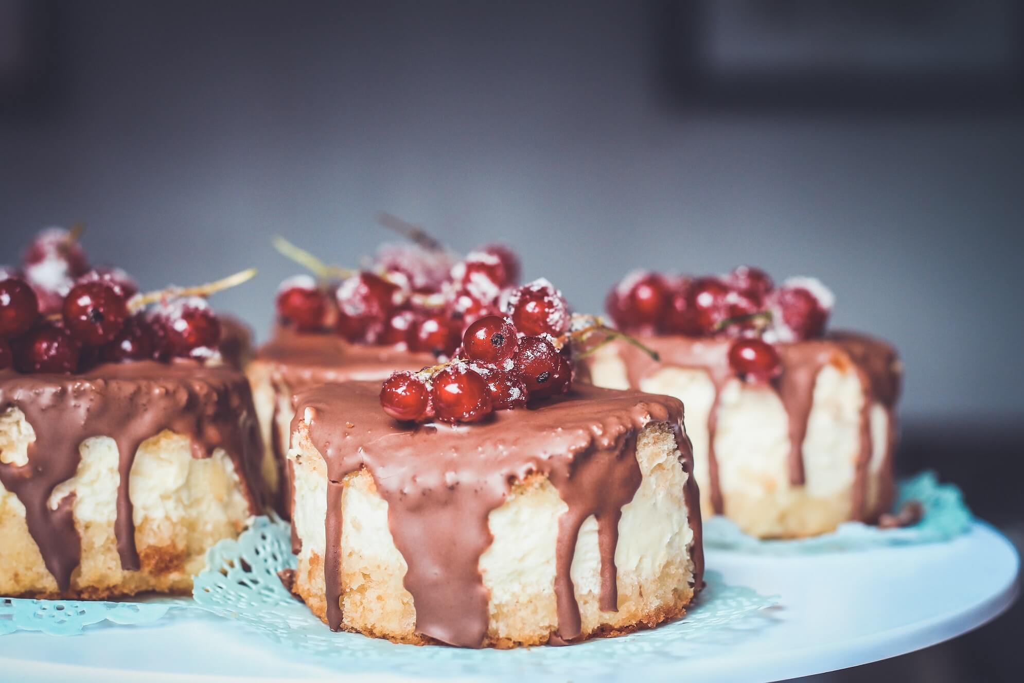 scones with syrup